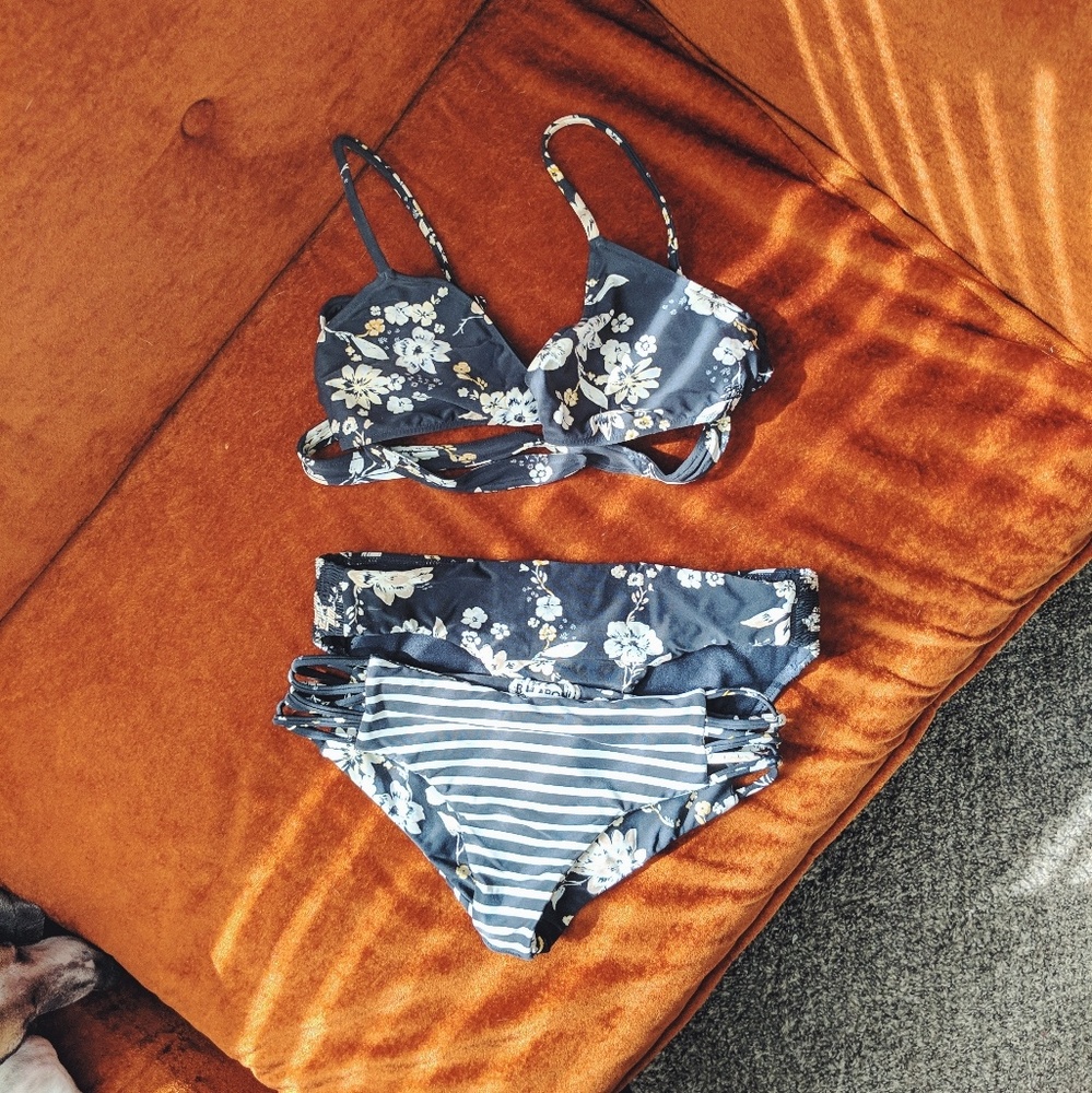 BRAND NEW Billabong bikini